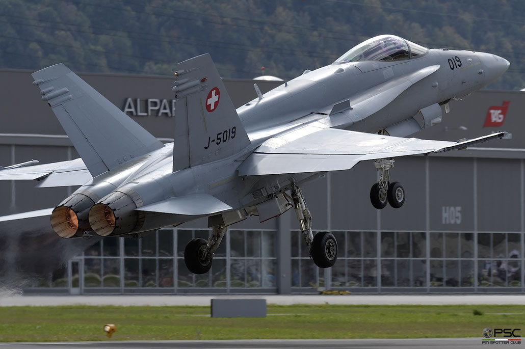 J-5019   F/A-18C-49-MC  1368/SFC019 © Piti Spotter Club Verona 