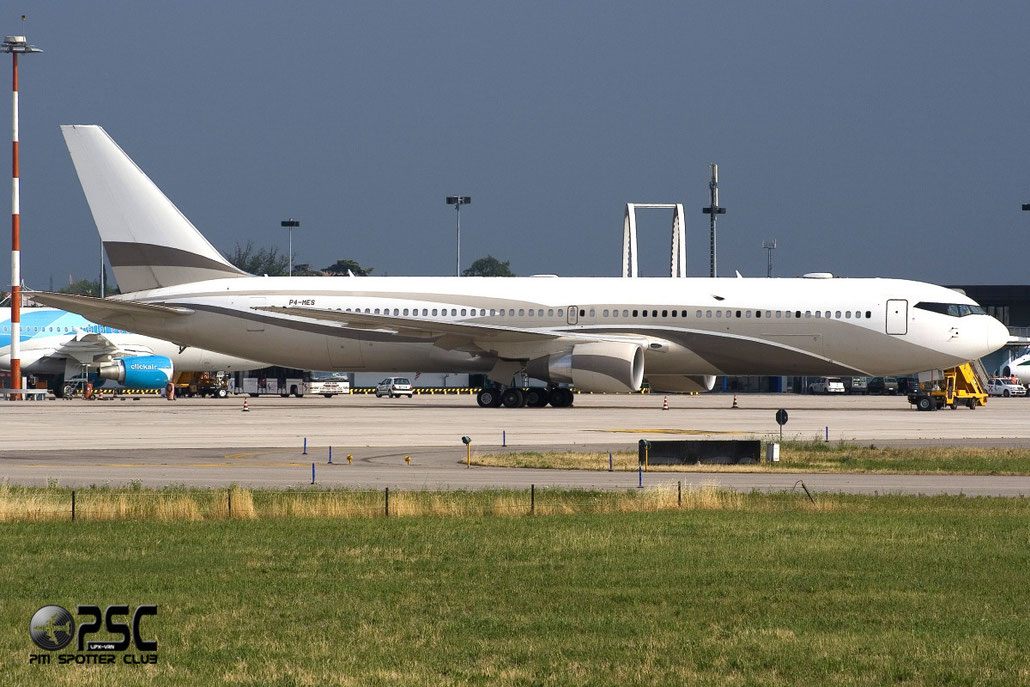 P4-MES B767-33AER 33425/909 Roman Abramovich