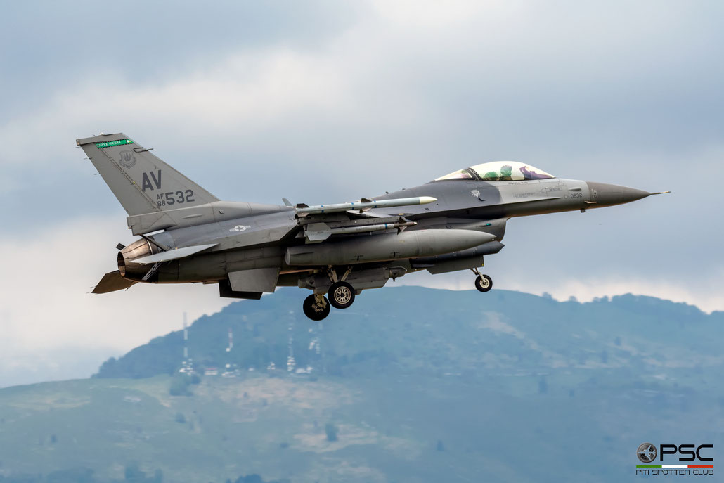88-0532  AV  F-16CM-40-CF  1C-134  555th FS © Piti Spotter Club Verona 
