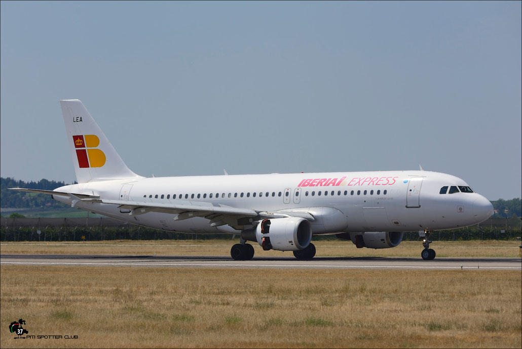 EC-LEA A320-214 1099 Iberia Express @ Aeroporto di Verona © Piti Spotter Club Verona