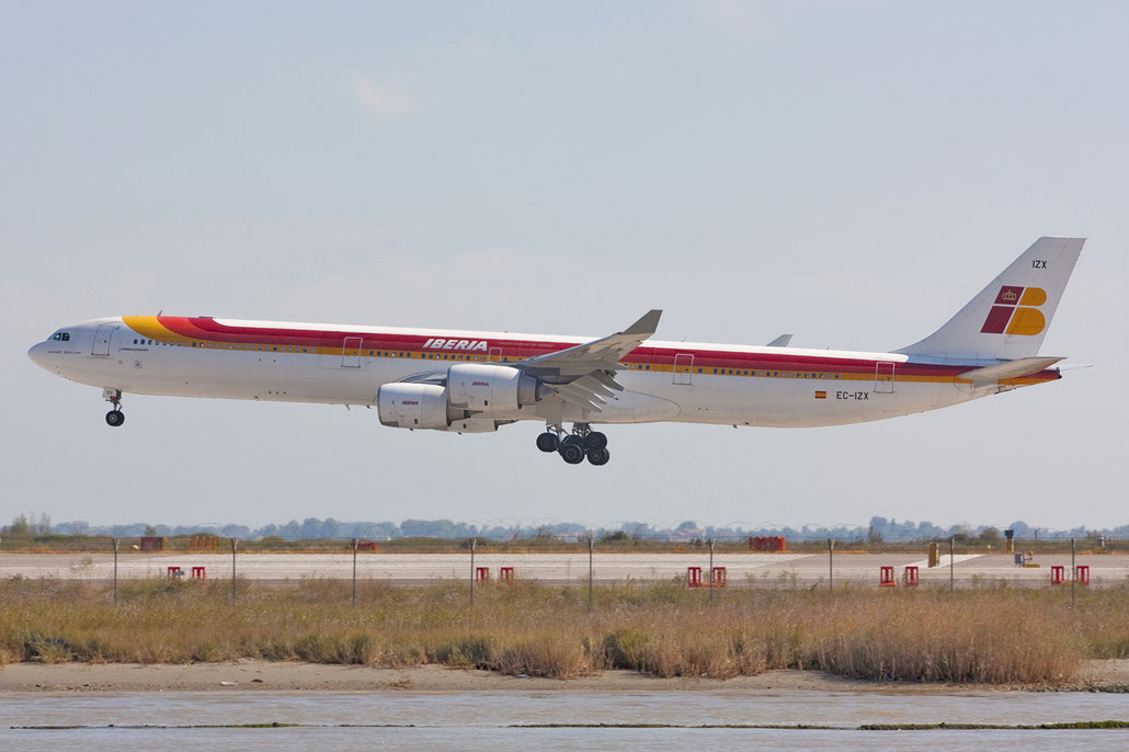 EC-IZX A340-642 601 Iberia Líneas Aéreas de España @ Venezia Airport 29.12.2011 © Piti Spotter Club Verona