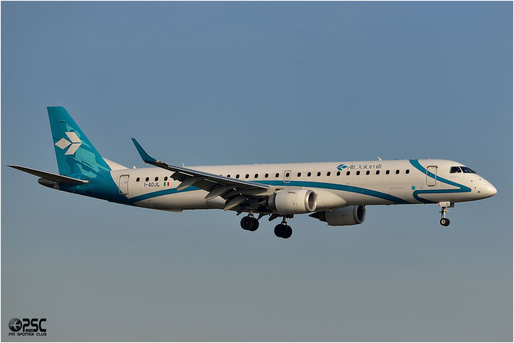 I-ADJL ERJ195LR 19000256 Air Dolomiti @ Bologna Airport 06.12.2013 © Piti Spotter Club Verona