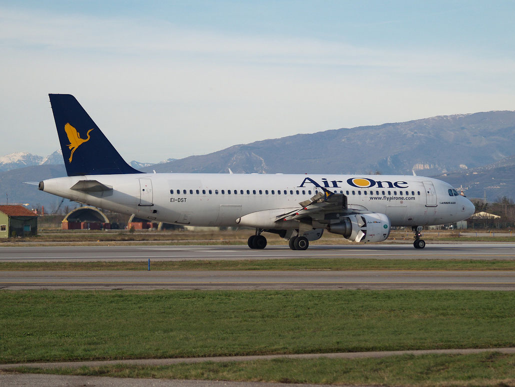 EI-DST A320-216 3532 Air One