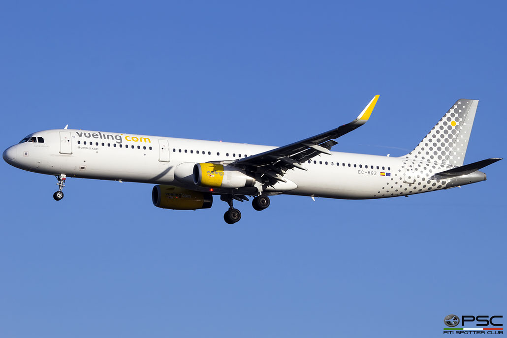 EC-MGZ Airbus A321-231 6660  V2533-A5  Vueling  2015 @ London Gatwick 02 2019 © Piti Spotter Club Verona