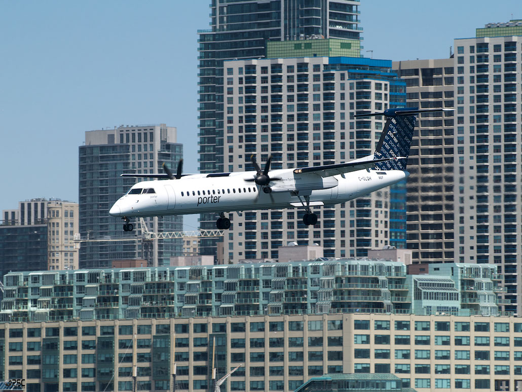 C-GLQH DHC-8-402 4225 Porter Airlines @ Toronto Bishop Airport 15.05.2013 © Piti Spotter Club Verona