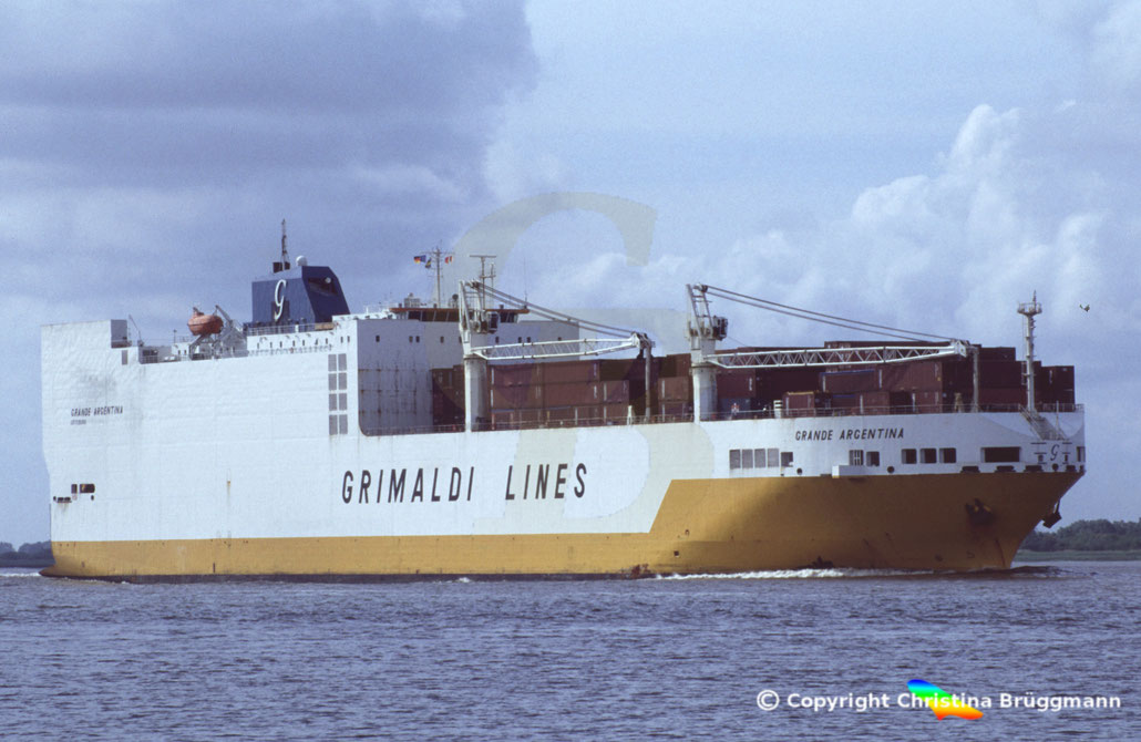 Auf der GRANDE AMERICA (hier das Schwesterschiff GRANDE ARENTINA) ist ein Brand ausgebrochen