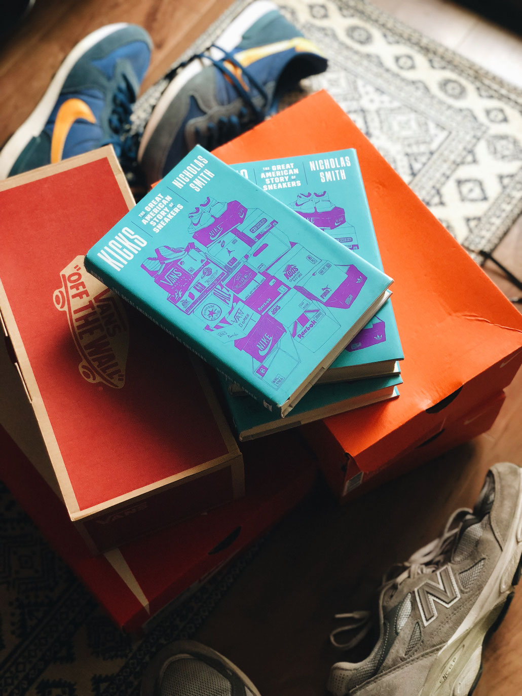 KICKS by NICHOLAS SMITH   crown publishing   ハードカバー