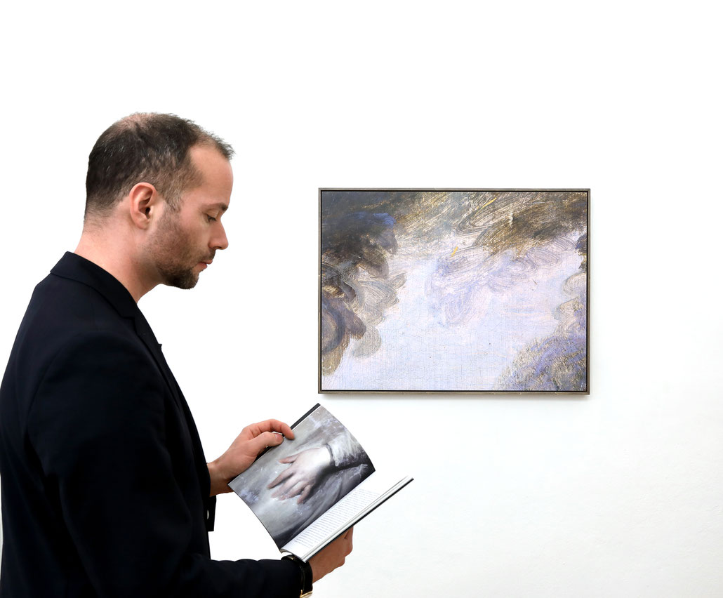 Angelika Krinzinger art Kunstwerk (Matthias Bechtle holding an Angelika Krinzinger catalogue).