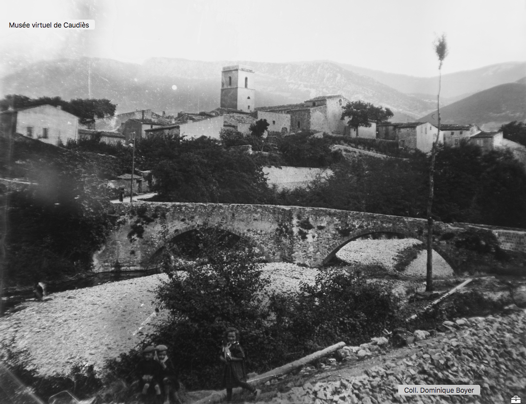 Église paroissiale depuis les berges de la Boulzane (début XXe siècle)