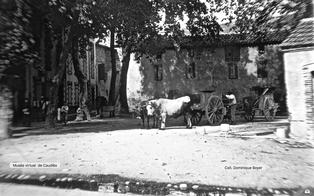 Place de la Gendarmerie (1909) - Poids public à droite