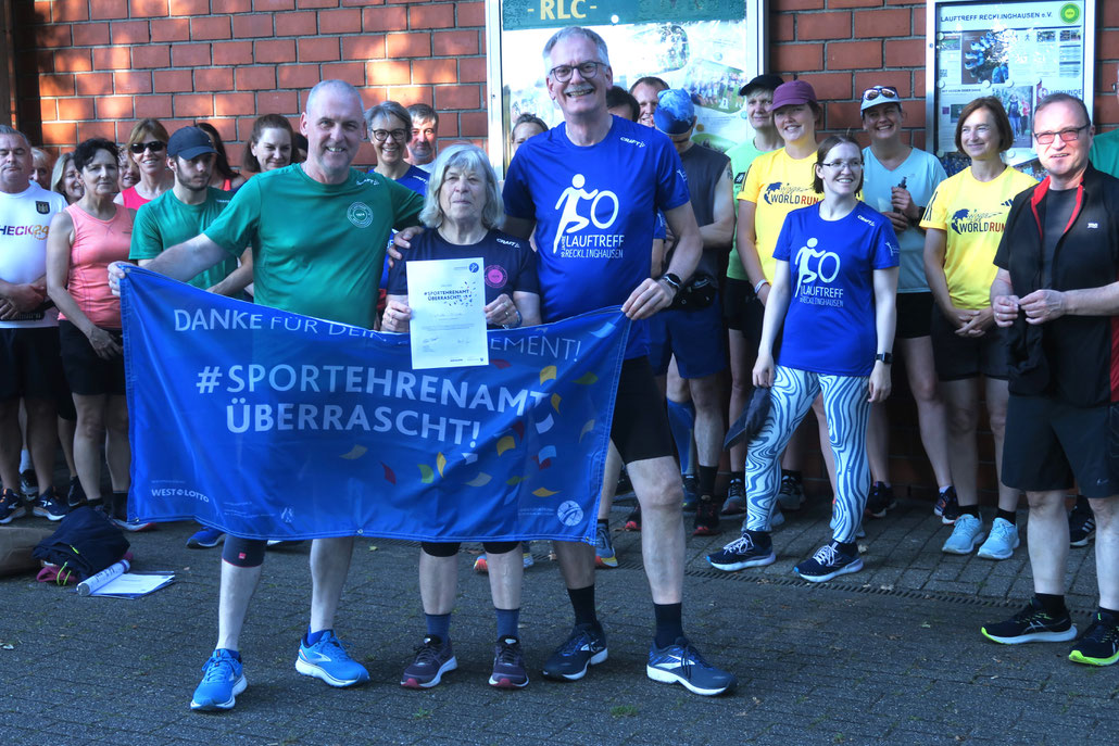 Heinz, unser Lauftreffleiter, und Horst gratulierten Sieglinde