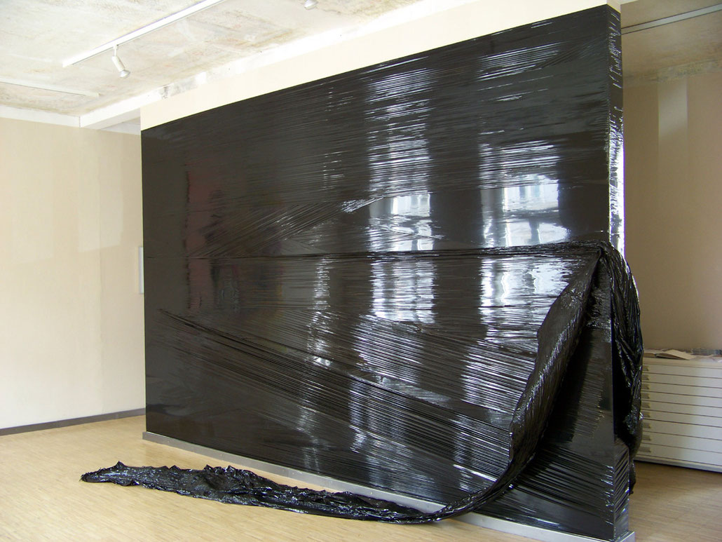 Antje Blumenstein, lokal 11, 2012, Galerie/Kunsthaus Erfurt, PE-Folie, circa 500 x 360 x 70 cm