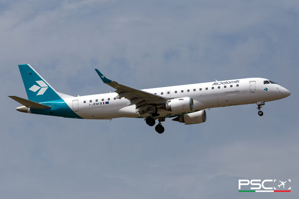 I-JENH Embraer ERJ 190 LR 19000359  CF34-10E5  Air Dolomiti 2010 © Archivio Piti Spotter Club Verona - uno degli esemplari che verranno sostituiti