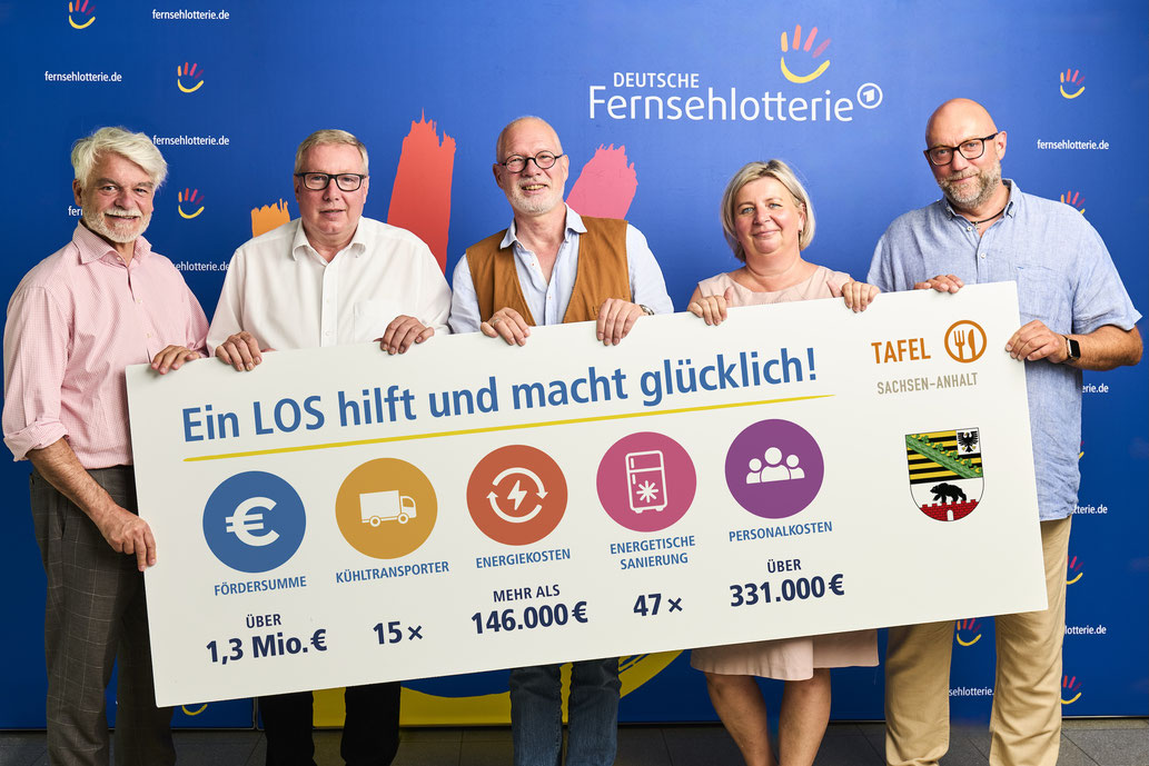 v. l. n. r.: Christian Kipper (Geschäftsführer der Deutschen Fernsehlotterie gGmbH und der Stiftung Deutsches Hilfswerk), Andreas Steppuhn (Vorstandsvorsitzender des Tafel Deutschland e.V.), Kai-Gerrit Bätje (Vorsitzender des Landesverbandes Tafel Sachsen