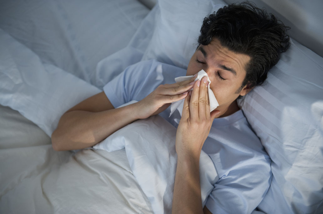 Mann im Bett Bildrechte: GettyImages