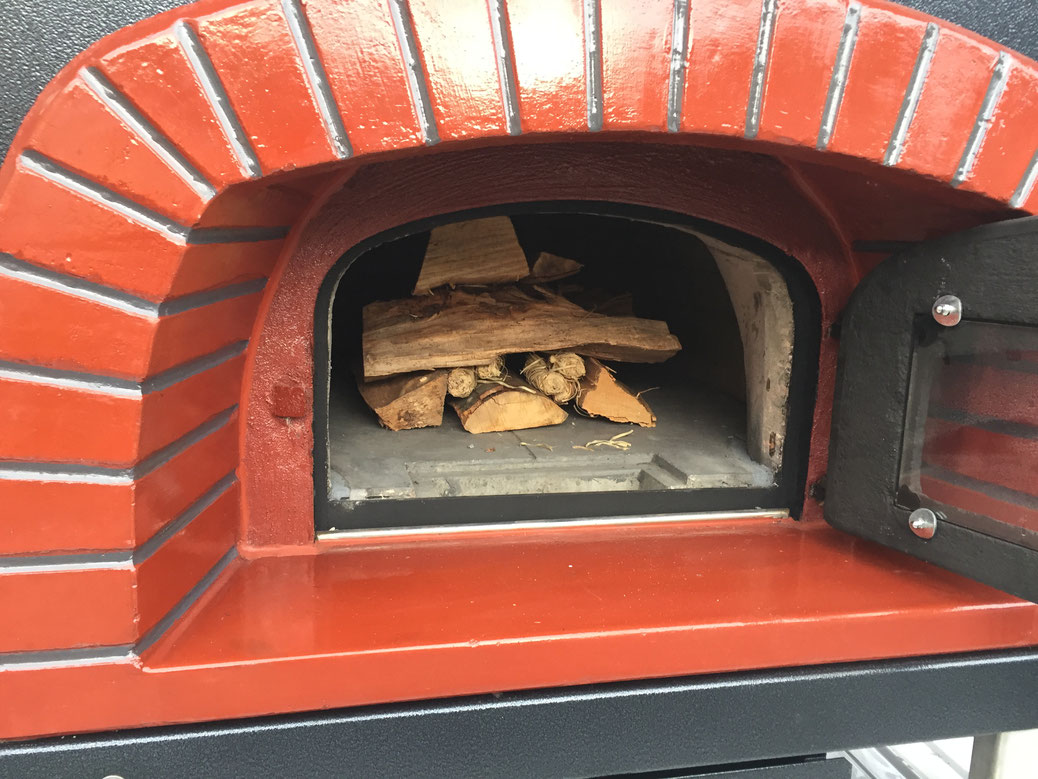 Pizza Im Holzofen Wie Lange Tips für die optimale Pizza auf Luigi's Pizzamobil - Luigi's Pizzamobil
