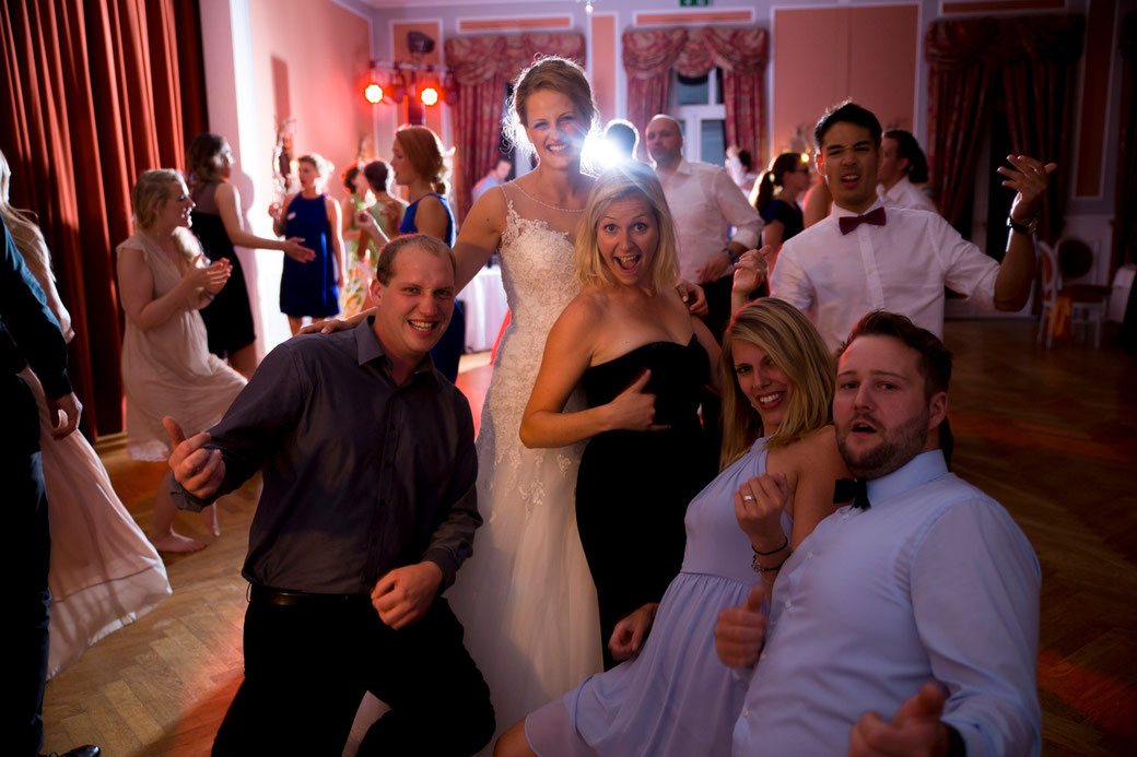 Samtweissundbling Hochzeitsfotograf Schleswig-Holstein Hochzeitsfotografin Hochzeitsfotos Reportage Anna-Sophie Rönsch wedding Party