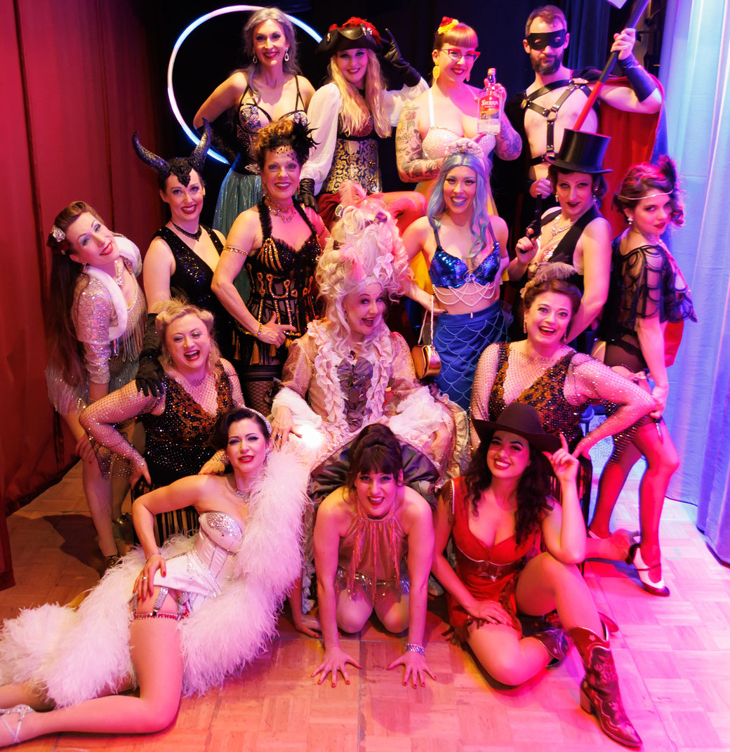 Burlesqueshow Münche, Burlesqueschule, Schule für Burlesque Academy, Rising Starlets, Burlesque Solo Act Workshop, Bayern München, Deutschland, Burlesque Munich, Bavaria, Germany.