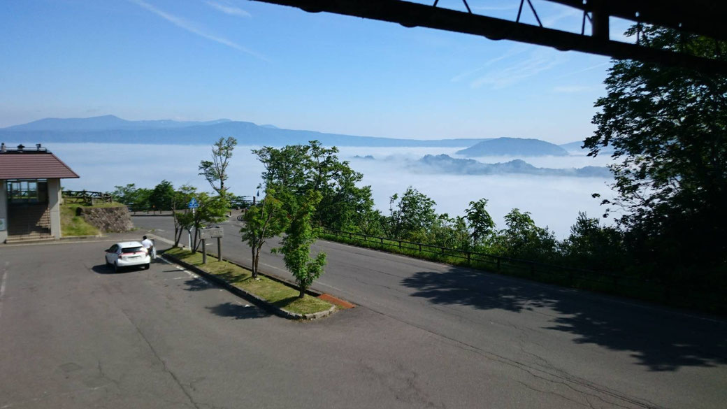 View from the HAKKA observation station. You can see the dragon stay on the clouds in June or July. It's not every day, it's from about 5 to 8 o'clock on a fine morning. It takes about 15 minutes from YASUMIYA village by a car.