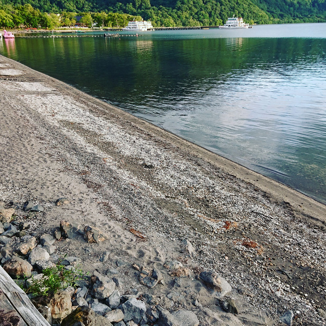 The temperature of Towadako's water is about 20 ℃ even in summer. It feels very good to swim in hot summer.I often swam at this beach during my summer vacations.