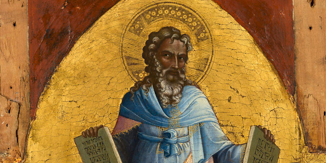 A tempera-on-wood panel showing Moses holding two tablets inscribed with pseudo‑Hebrew, set against a gold background.