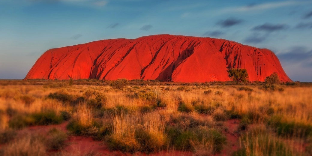 Source: https://pixabay.com/photos/uluru-australia-monolith-2058380/