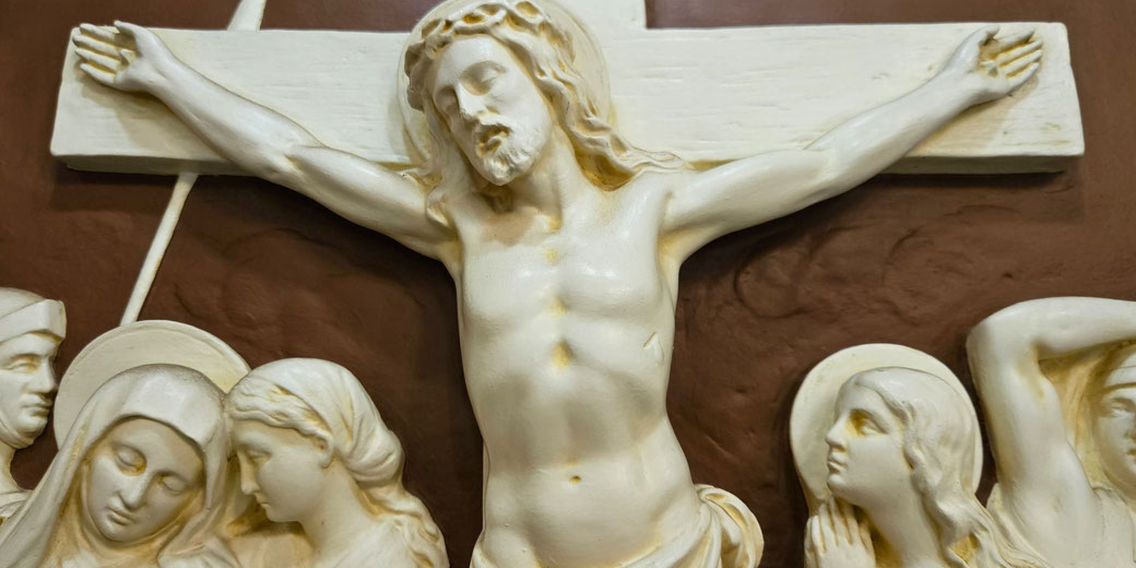Jesus is shown on the cross with a sorrowful expression, surrounded by mourners, including Mary and other biblical figures.