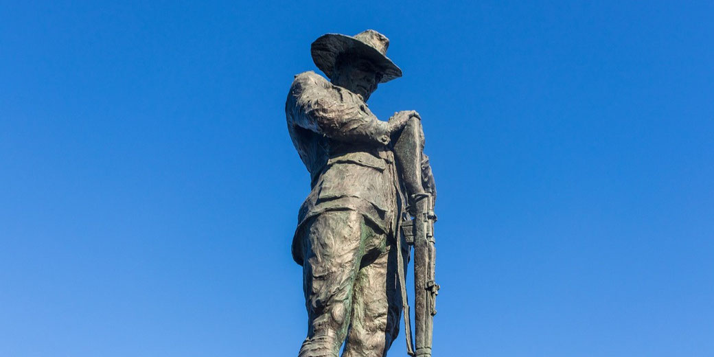 Statue of ANZAC soldier