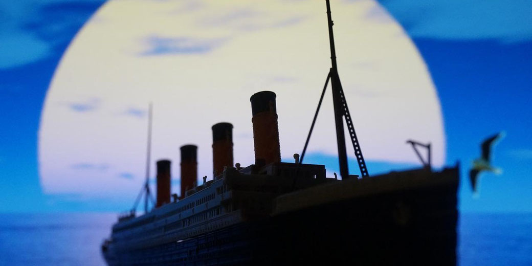 Source: https://pixabay.com/photos/cruise-ship-times-titanic-seagull-510668/