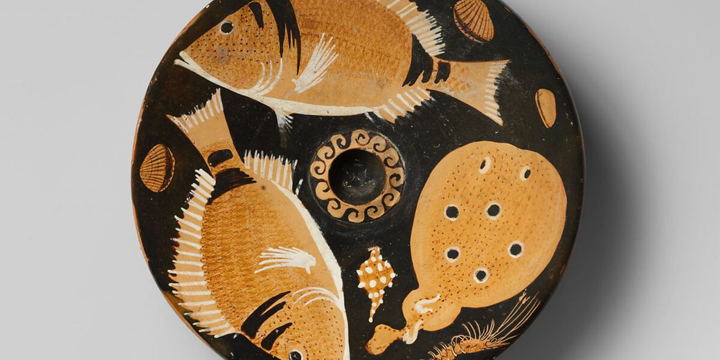 Greek red-figure plate depicting bream, torpedo fish, scallops, mussel, murex, and shrimp.