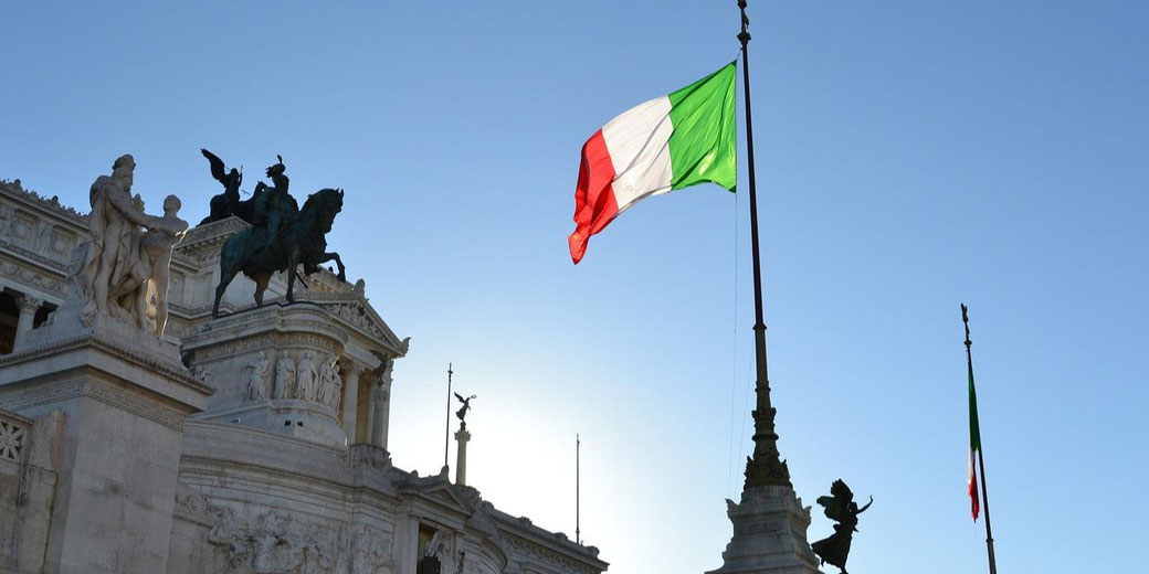 Italian flag near Victor Emmanuel monument