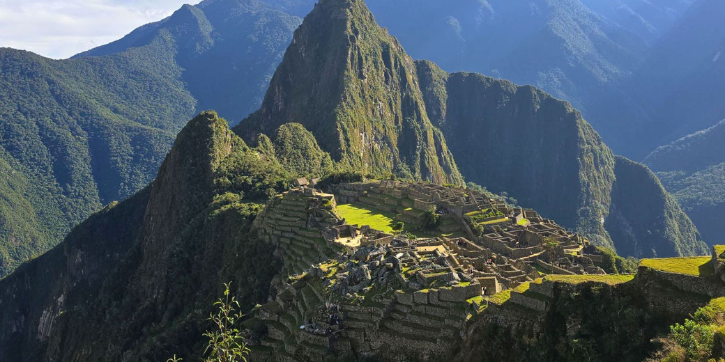 Machu Picchu, the ancient Inca citadel in the Peruvian Andes. Built in the 15th century, its terraces, stone structures, and dramatic mountain backdrop make it a UNESCO World Heritage Site.