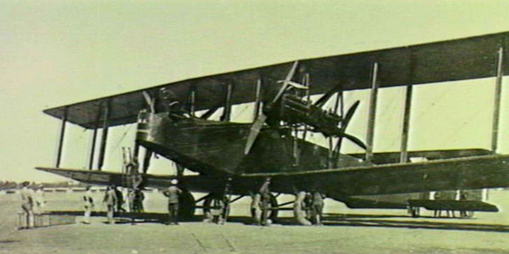 Black and white photograph of a Handley Page O/100 bomber fitted with four Hispano Suiza engines during the First World War.