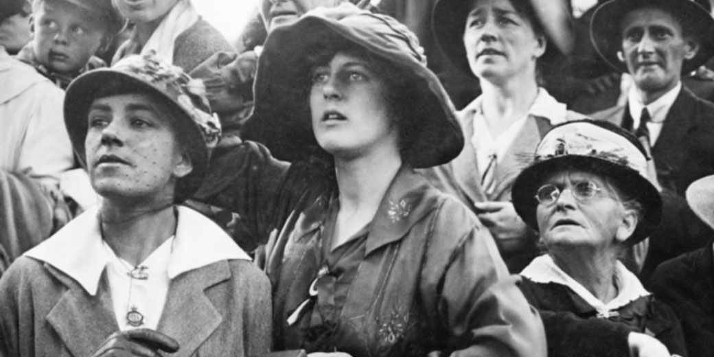 Women gather at Sydney’s Anzac Buffet, awaiting returning soldiers after World War I, capturing anticipation and emotion in June 1919.