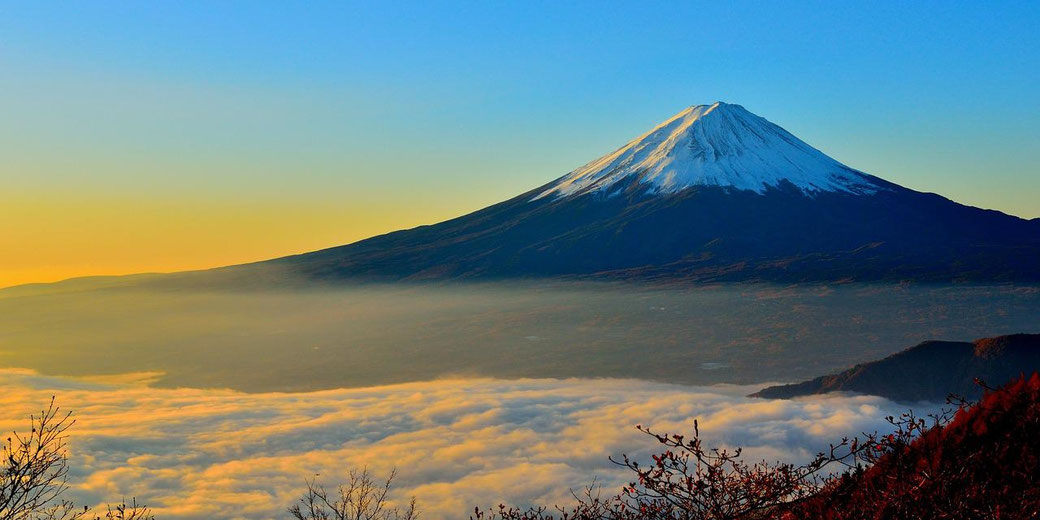 Source: https://pixabay.com/photos/mountain-volcano-peak-summit-477832/