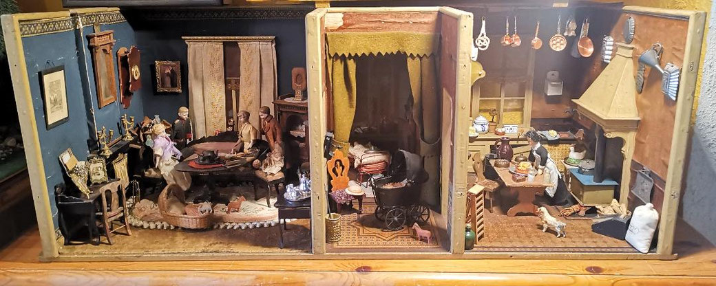 Antike Puppenstube