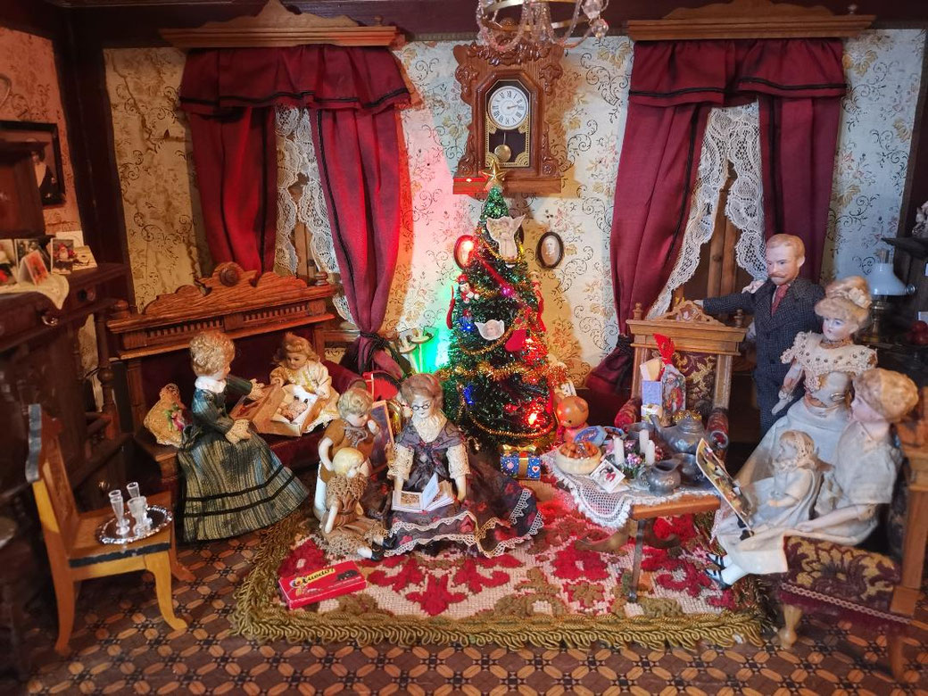 Weihnachten im Puppenhaus