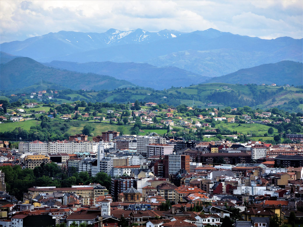 Oviedo liegt in Asturien zwischen Golf von Biscaya und Cordillera Cantabrica