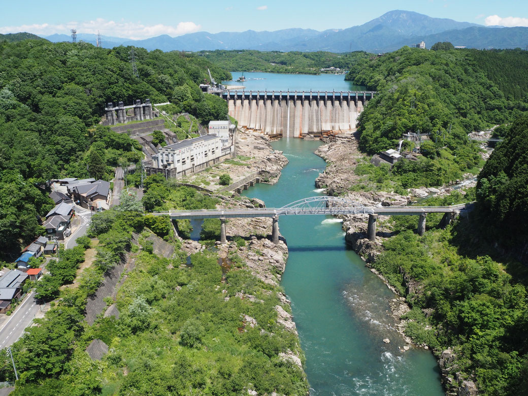 大井ダム：桃介の木曽川電力開発事業の中で最大かつ最難関の事業で、数々の苦労の末、日本初のダム式水力発電所として大正１３年に完成