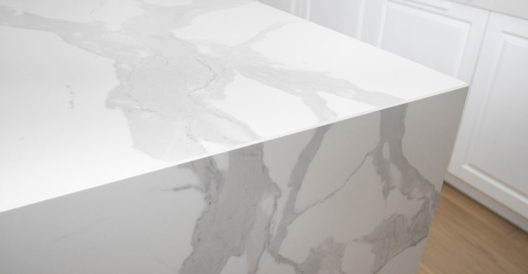 Patterns of ceramic stone slabs joined at the corners are matched together