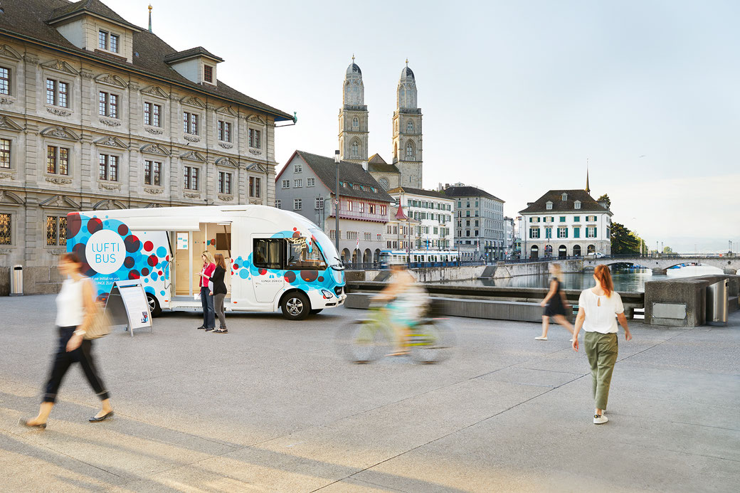 Luftibus, Interessierte haben im Bus die Möglichkeit, mit einem einfachen und kurzen Test ihre Lungenwerte zu erfahren, sowie allfällige Fehlfunktion frühzeitig zu erkennen