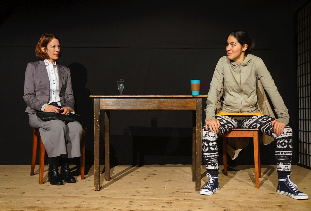  Heather (Deborah Lanz) (links) und Carla (Jeanne Zaugg) könnten auf den ersten Blick nicht unterschiedlicher sein. Foto: Nora Devenish
