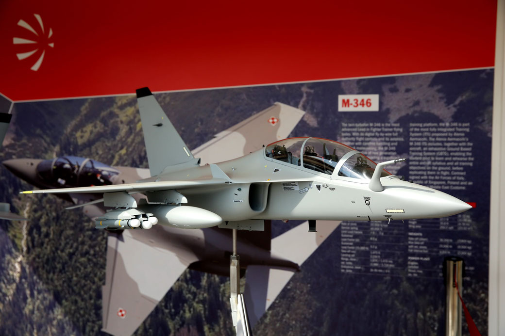 Il modello dell'M-346 "dual role" / © Alenia Aermacchi