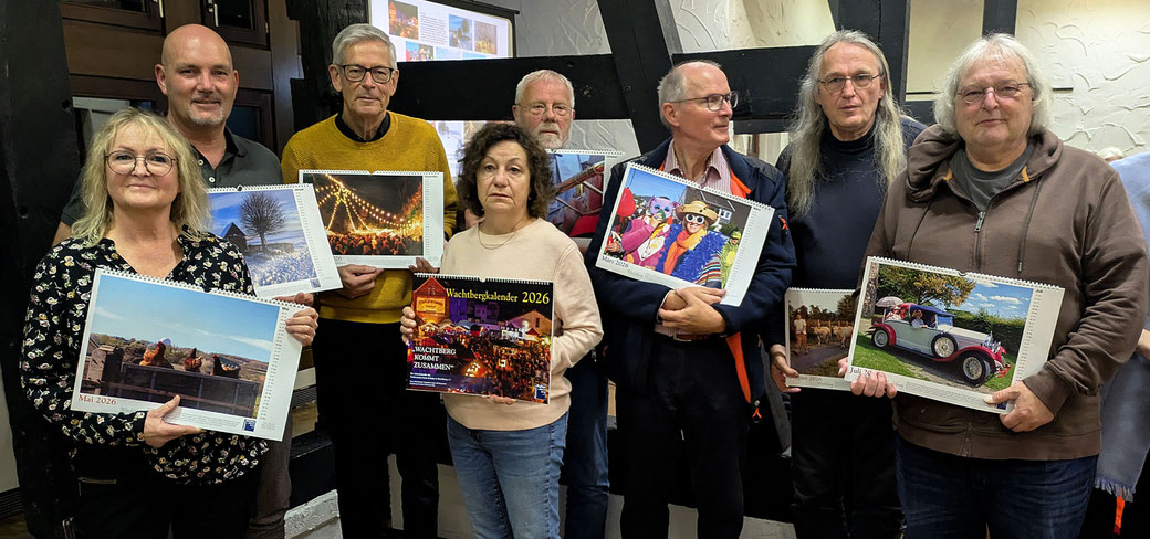 Die schönsten Fotos für den Wachtbergkalender 2026 schossen (von links) Sabine Krimm, Karsten Sittel, Achim Lassonczyk, Catherin Klausch, Wolfgang Radtke, Dr. Rainer Krämer, Werner Lonsing und Hans Bernd Sonntag. Es fehlt Edelgard Jansen.