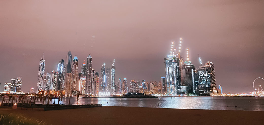 Dubai bei Nacht - Blick auf die Dubai Marina