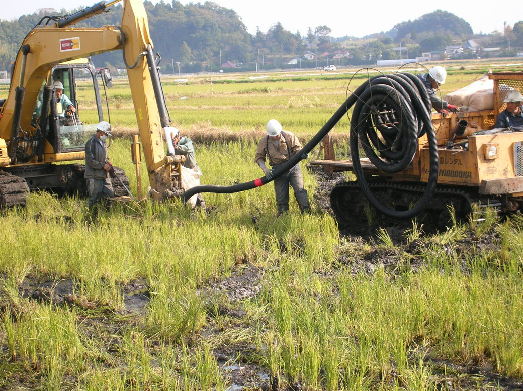 暗渠　暗渠管　暗渠パイプ　暗渠排水　田んぼの暗渠　農家の暗渠　暗渠とは　自分で出来る暗渠　暗渠施工　暗渠の工事　暗渠の写真