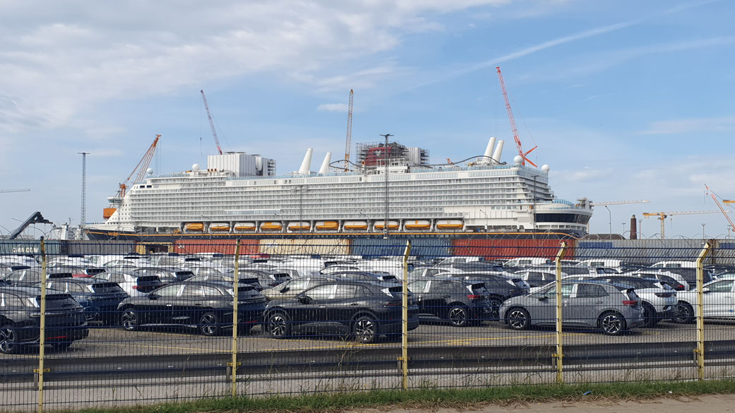 Die Disney Adventure wird in Bremerhaven wieder flott gemacht...