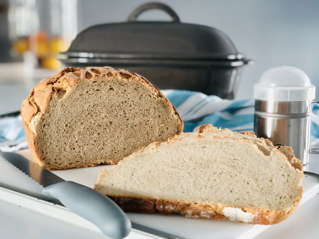 Hier siehst du mein leckeres selbst gebackenes Brot aus dem Ofenmeister von Pampered Chef