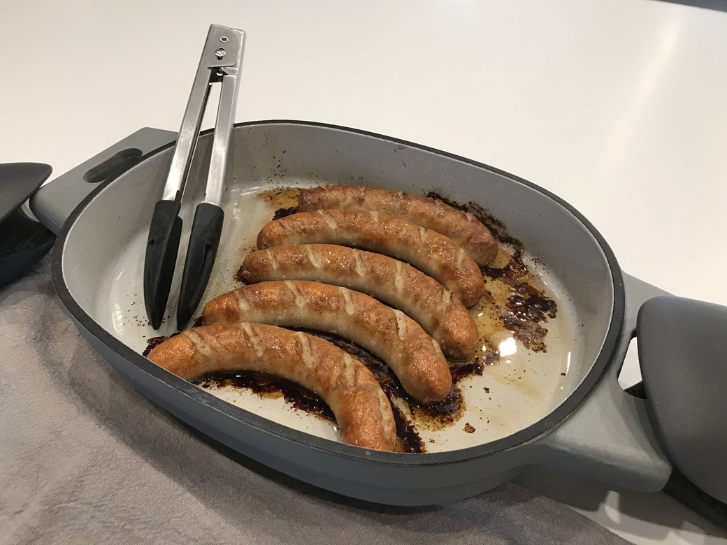 Bratwürstchen aus dem neuen emaillierten Gusseisen Baker von Pampered Chef (2 Liter Baker)