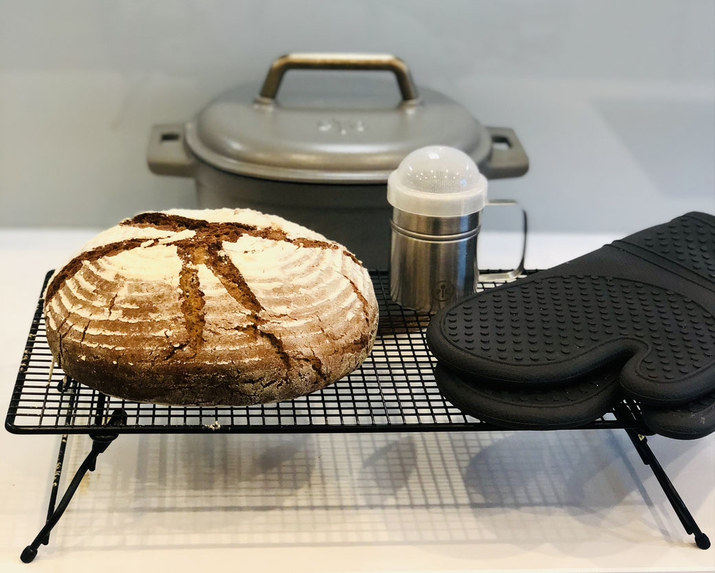 Mischbrot mit Emmer-Vollkornmehl zubereitet im Bosch Cookit®/-o. Thermomix® - gebacken im Emaillierten-Gusseisen-Topf von Pampered Chef® - Kann auch im Ofenmeister gebacken werden.